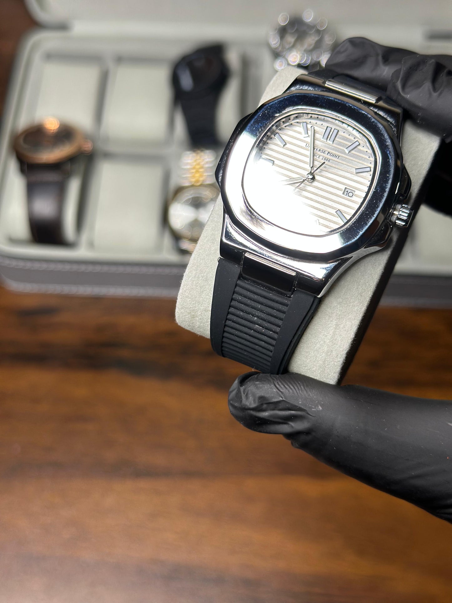 Patek Philippe Nautilus-Inspired Wristwatch – Elegant Silver Dial with Rubber Strap